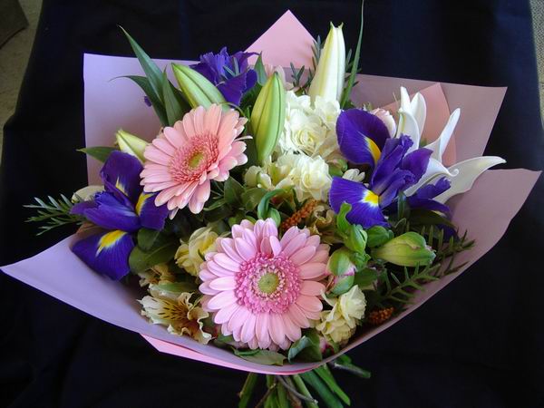 compact posy
